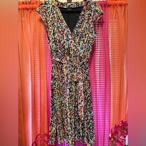 Short sleeve, v-neck, belted midi length, flare. Size 12, multi colored.